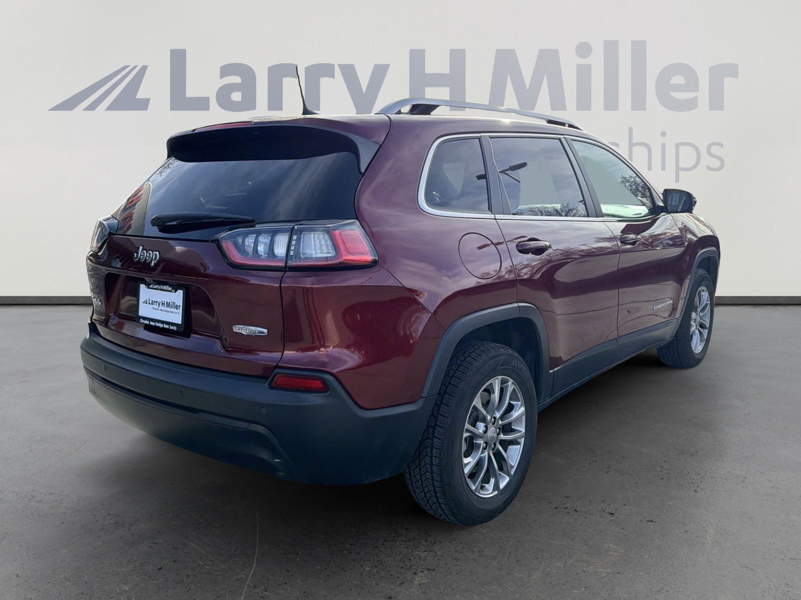 Certified 2020 Jeep Cherokee Latitude Plus w/ Cold Weather Group image 8