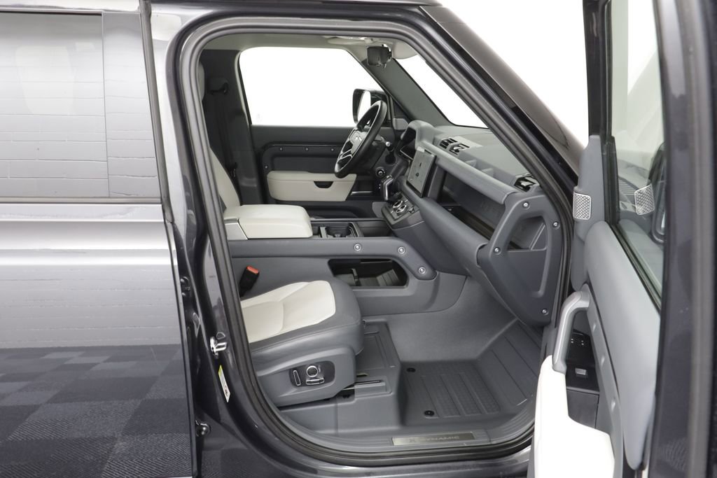 Used 2024 Land Rover Defender 130 X-Dynamic SE image 20