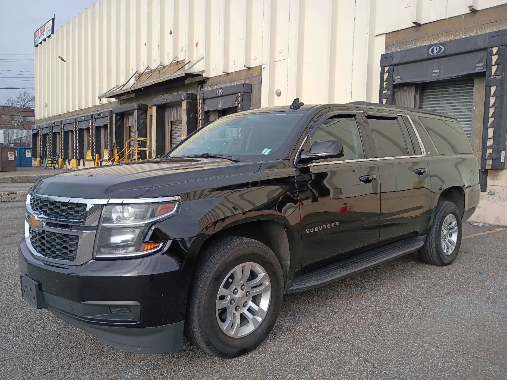 Used 2020 Chevrolet Suburban LT image 3