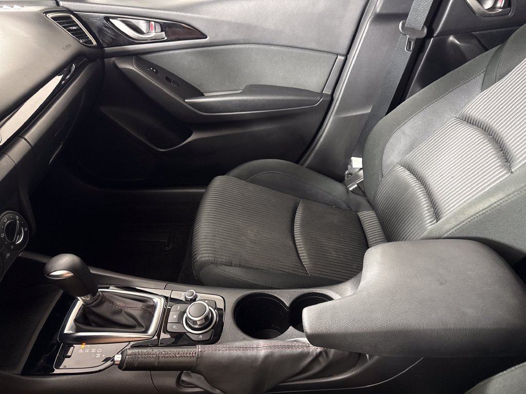 Used 2016 MAZDA MAZDA3 i Touring FWD image 21