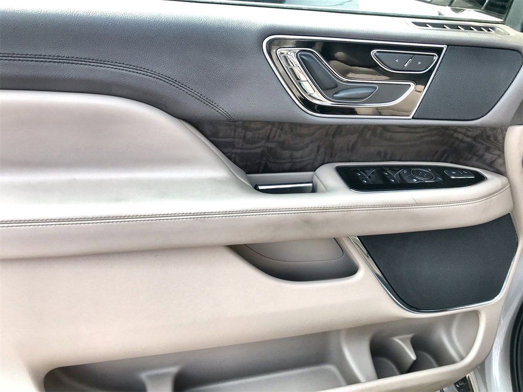 Used 2024 Lincoln Navigator Premiere image 13