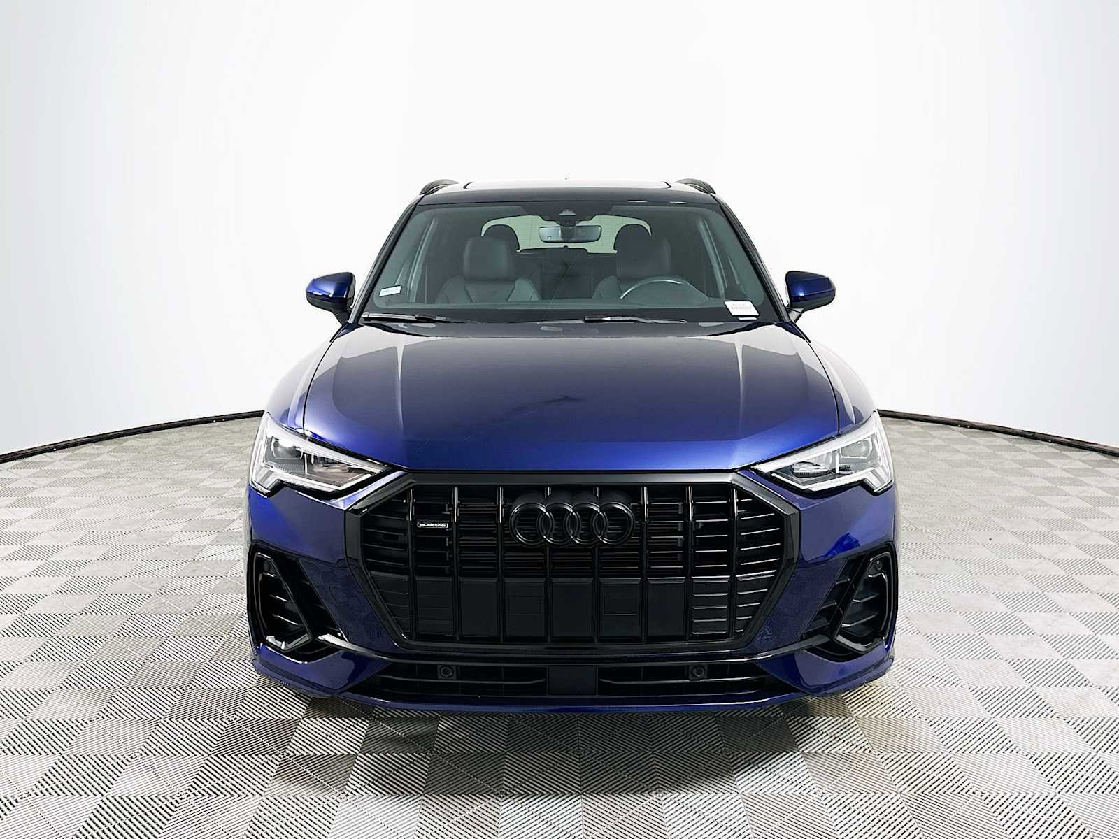Certified 2024 Audi Q3 2.0T Premium AWD/4WD image 2