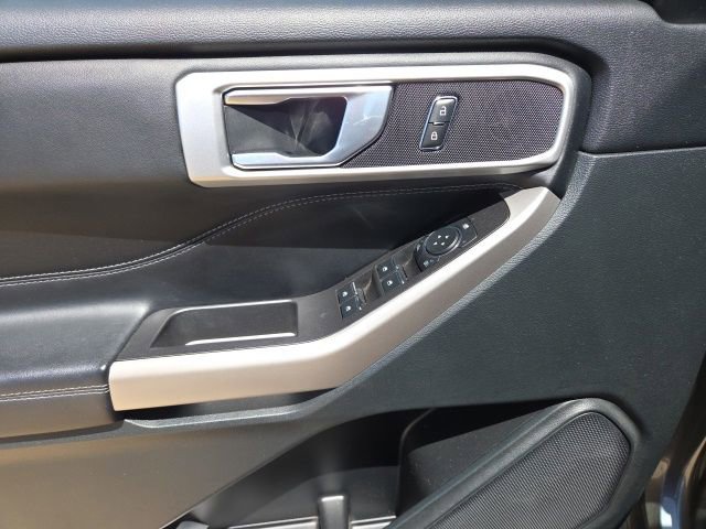 Used 2024 Ford Explorer XLT w/ Equipment Group 202A RWD image 13