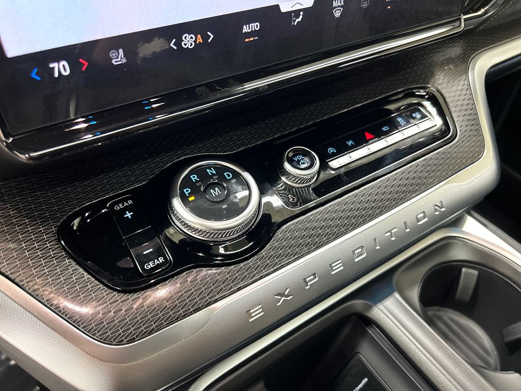 New 2027 Ford Expedition Platinum w/ Stealth Appearance Package RWD image 31