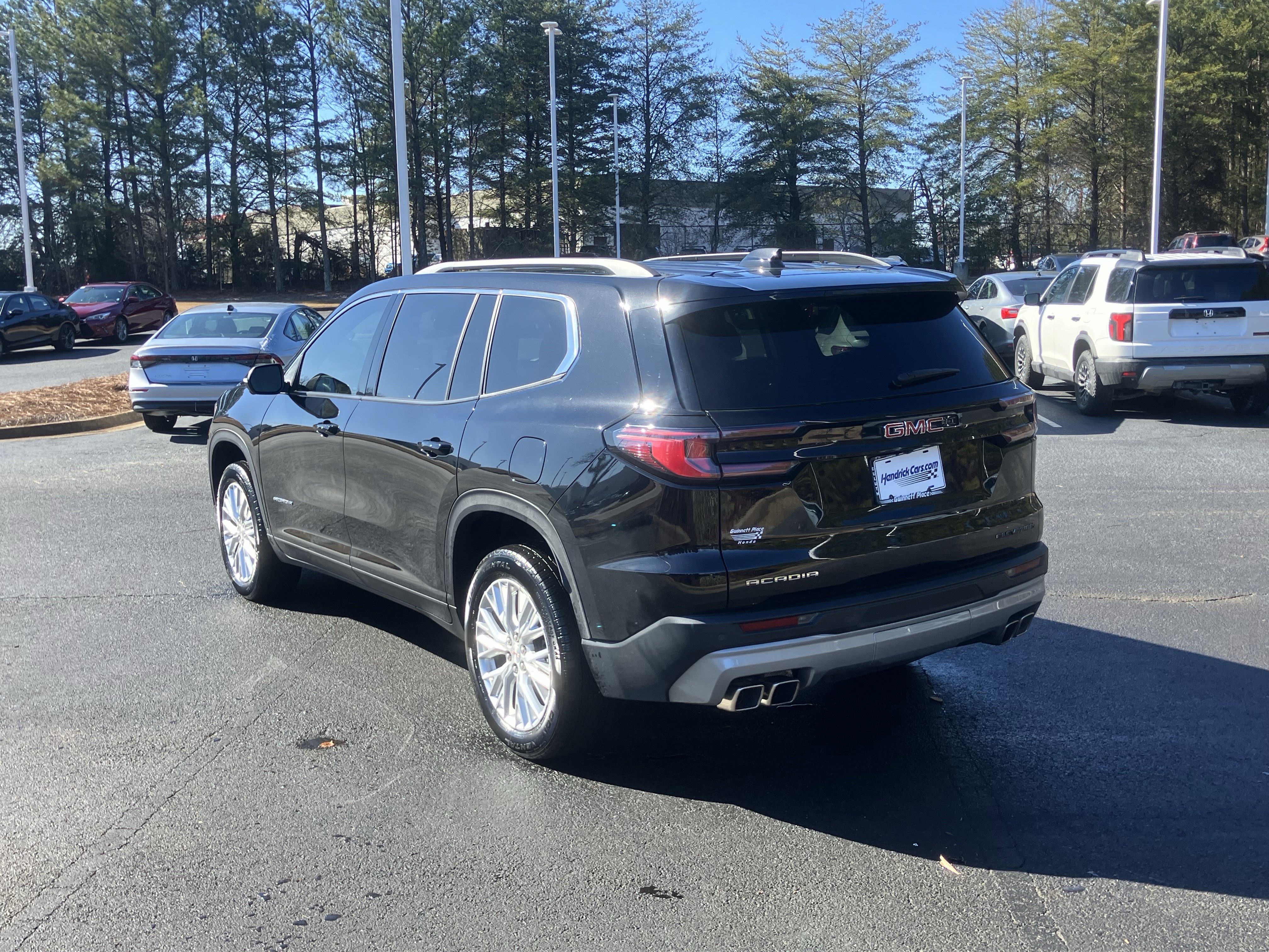 Used 2024 GMC Acadia Elevation image 8