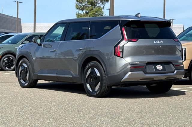 Certified 2024 Kia EV9 Light Long Range RWD image 8