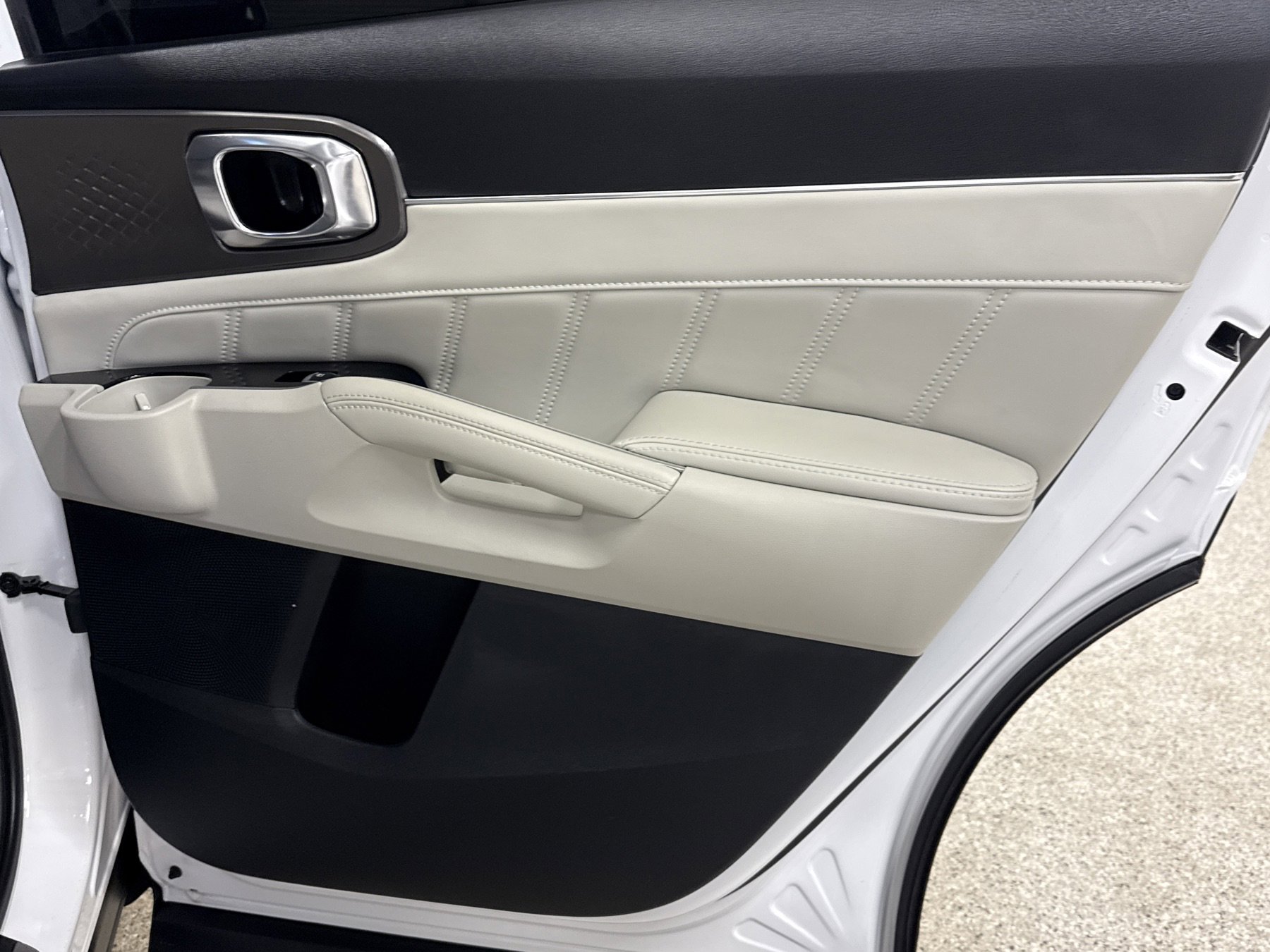 Used 2024 Kia Sorento SX image 14