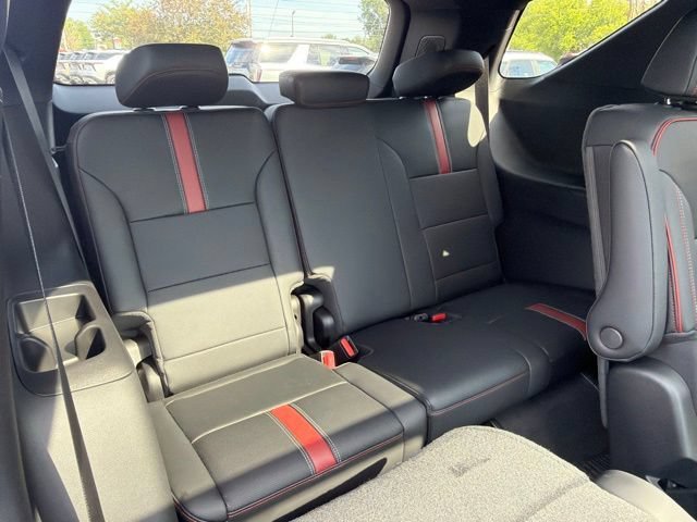 New 2027 Chevrolet Traverse RS w/ LPO, Floor Liner Package AWD/4WD image 23