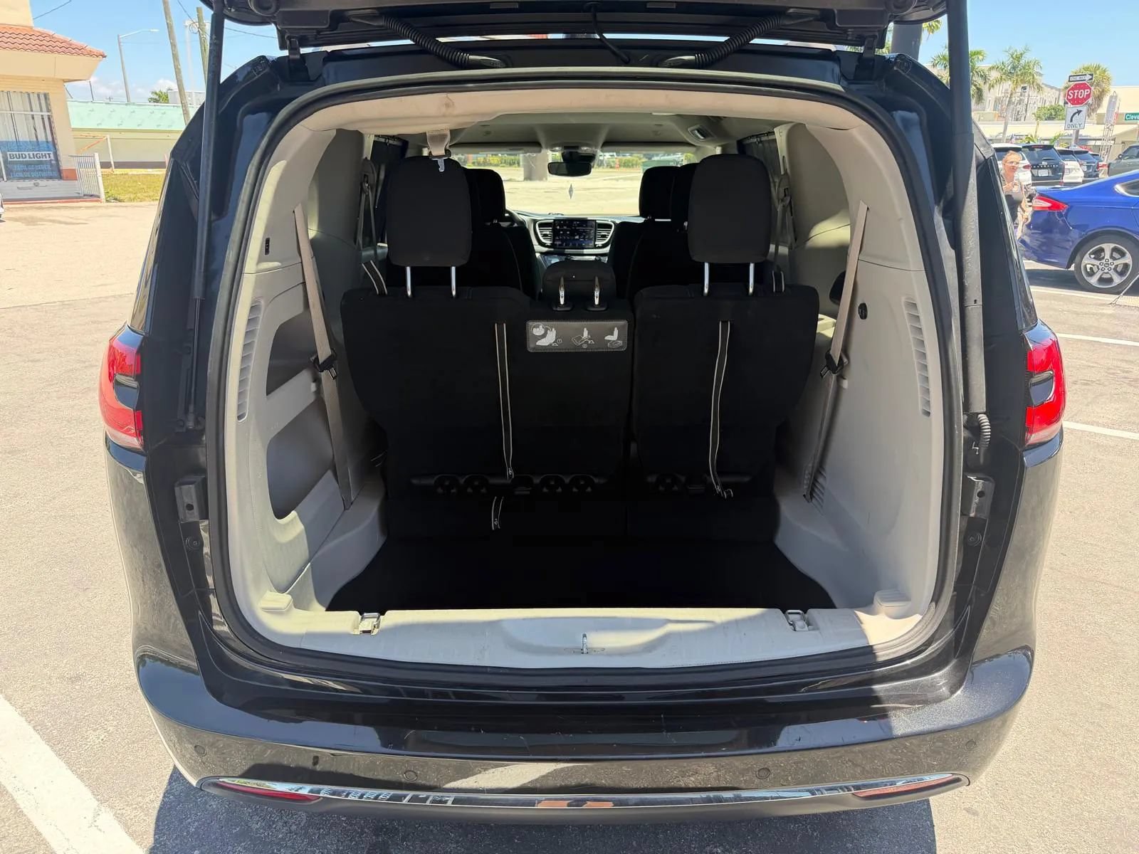 Used 2021 Chrysler Pacifica Touring FWD image 29