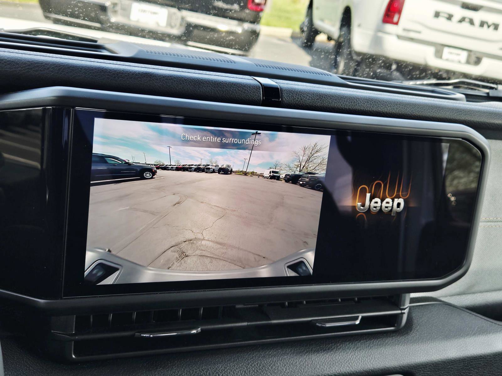 Used 2024 Jeep Gladiator Sport image 30