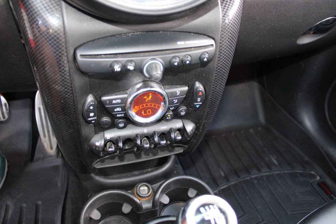 Used 2014 MINI Cooper Countryman S w/ Technology Package AWD/4WD image 16