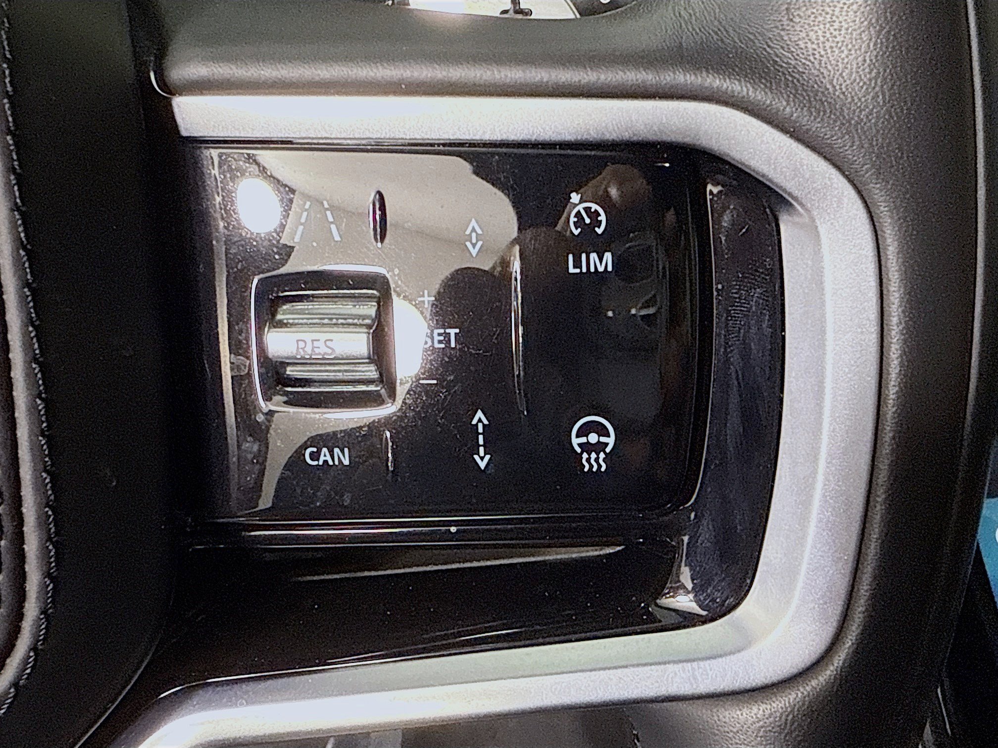 Used 2023 Land Rover Range Rover Velar R-Dynamic S image 15