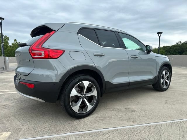 Certified 2025 Volvo XC40 B5 Plus AWD/4WD image 7