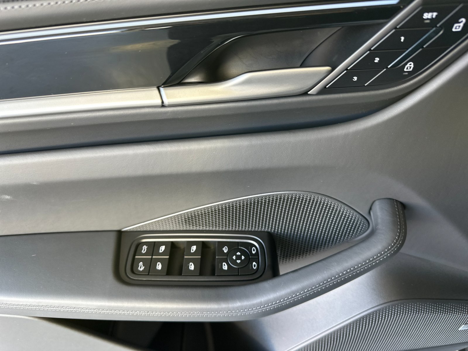 Certified 2025 Porsche Macan Electric RWD image 12