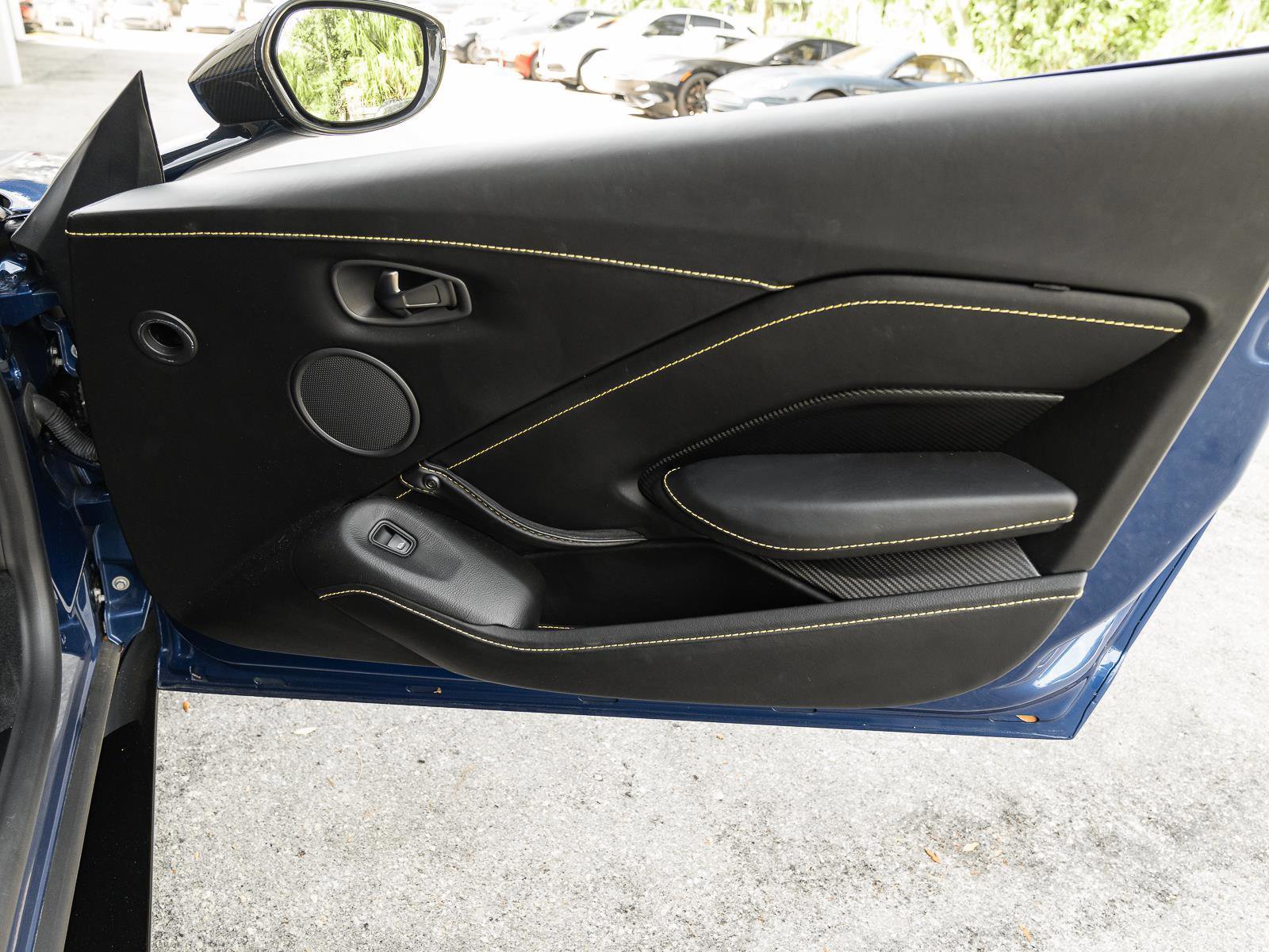 Used 2021 Aston Martin V8 Vantage Roadster image 46