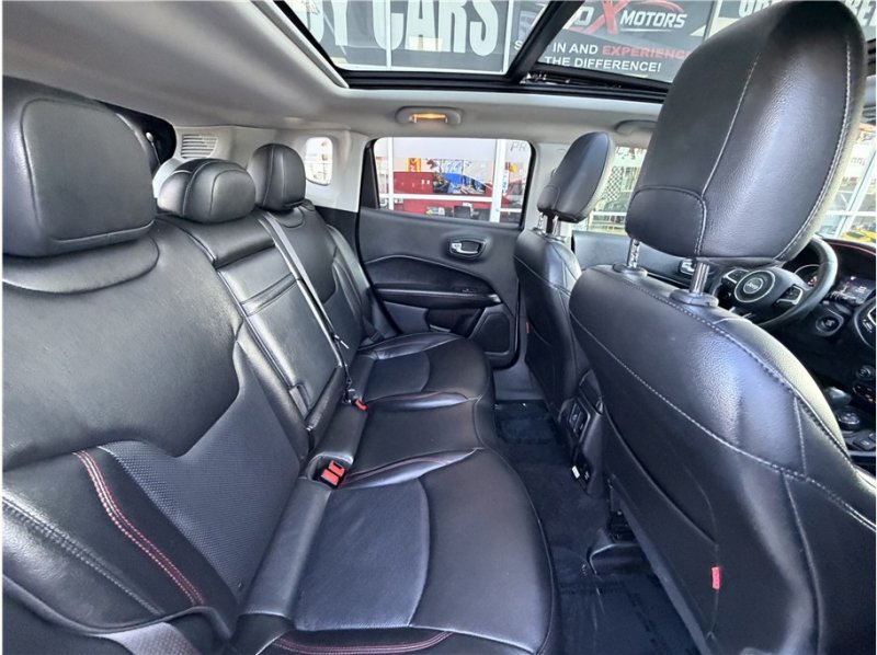 Used 2019 Jeep Compass Trailhawk w/ Leather Interior Group AWD/4WD image 26