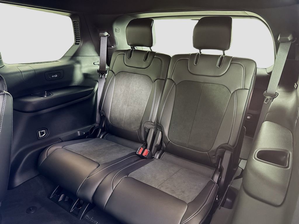 New 2025 Jeep Grand Cherokee L Laredo image 13