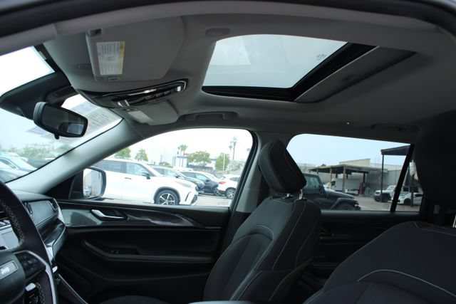 Used 2023 Jeep Grand Cherokee L Laredo w/ Luxury Tech Group I RWD image 32