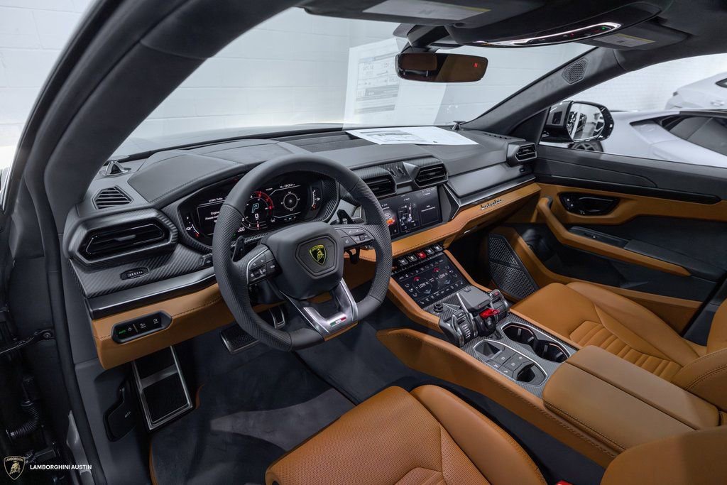 Used 2025 Lamborghini Urus SE AWD/4WD image 26