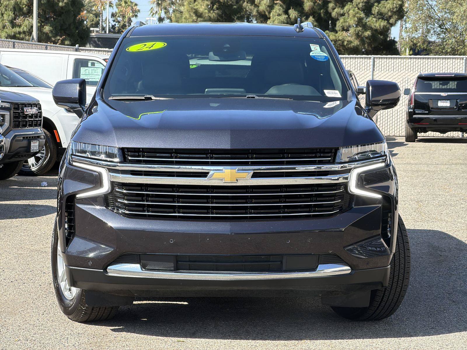 Used 2024 Chevrolet Suburban LT RWD image 2
