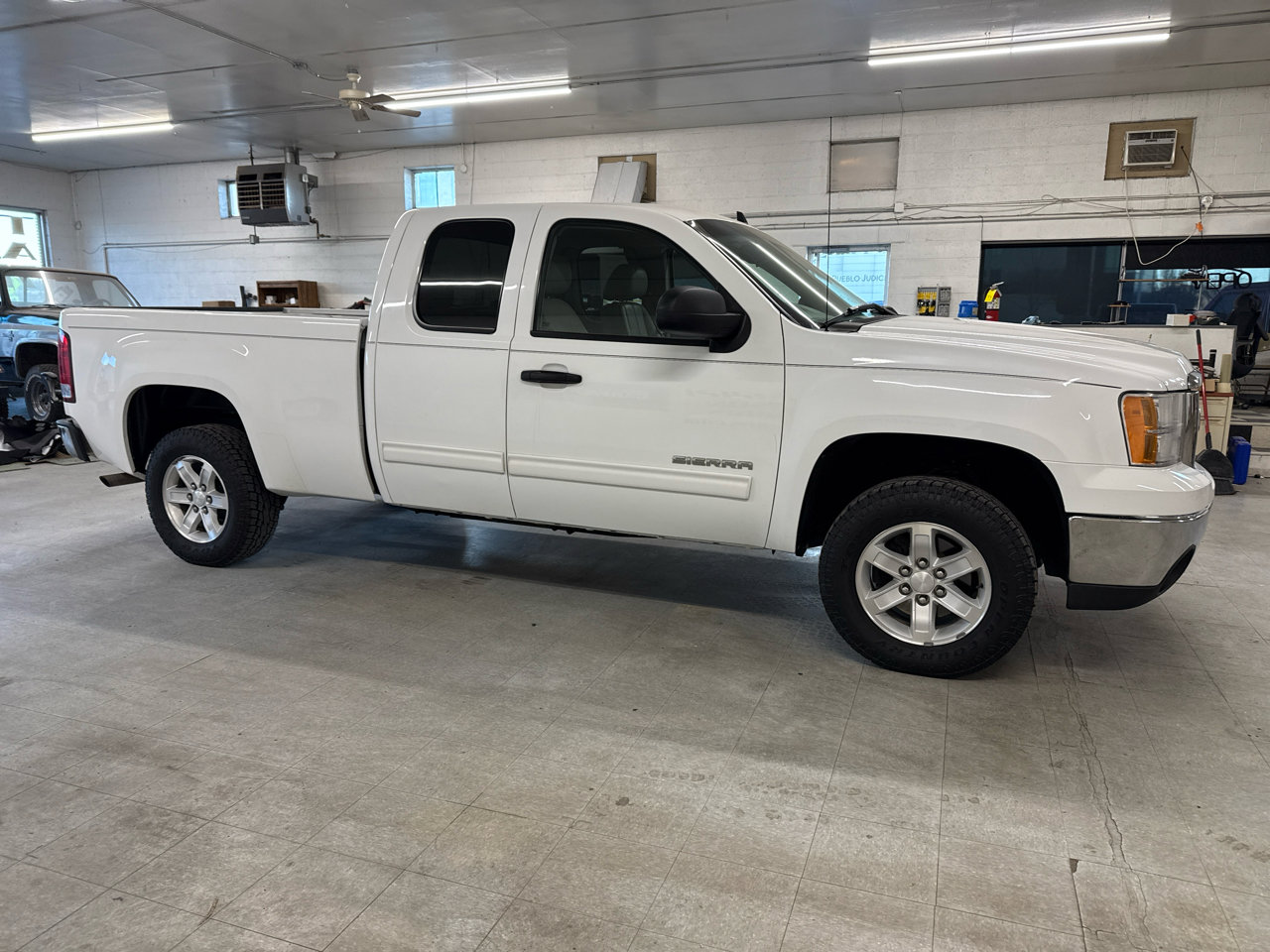Used 2011 GMC Sierra 1500 SLE w/ Power Tech Package image 5