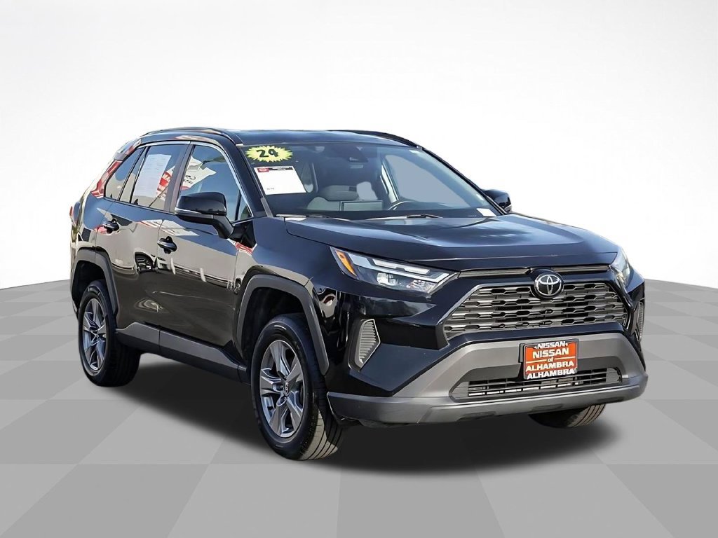 Used 2024 Toyota RAV4 XLE AWD/4WD image 4