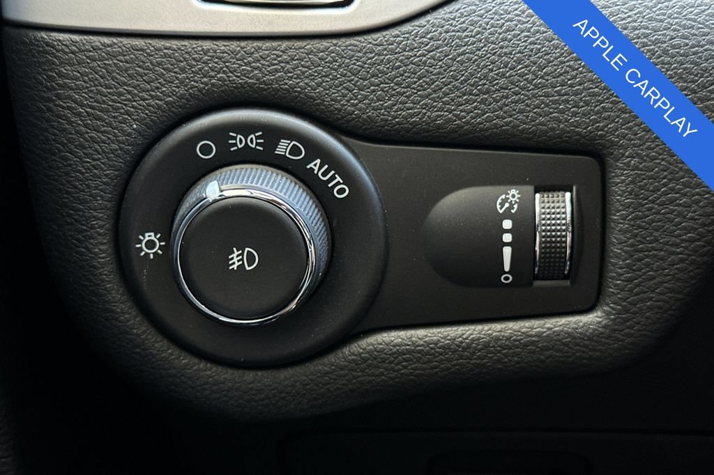 Used 2022 Jeep Cherokee Latitude AWD/4WD image 30