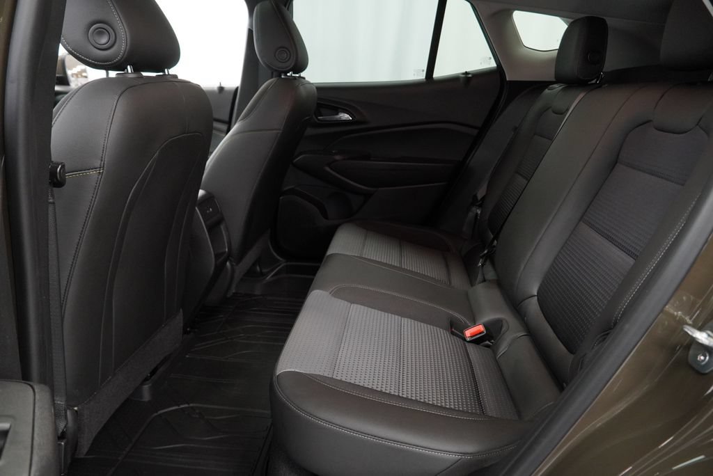 Certified 2024 Chevrolet Trax LT w/ Sunroof Package FWD image 13