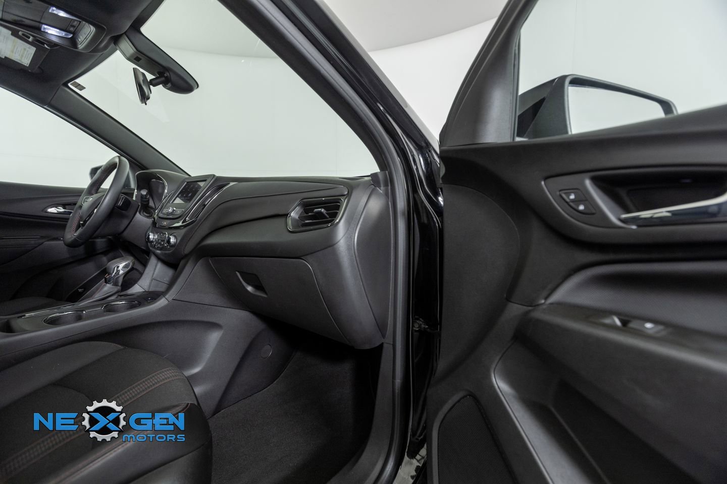 Used 2023 Chevrolet Equinox RS FWD image 36