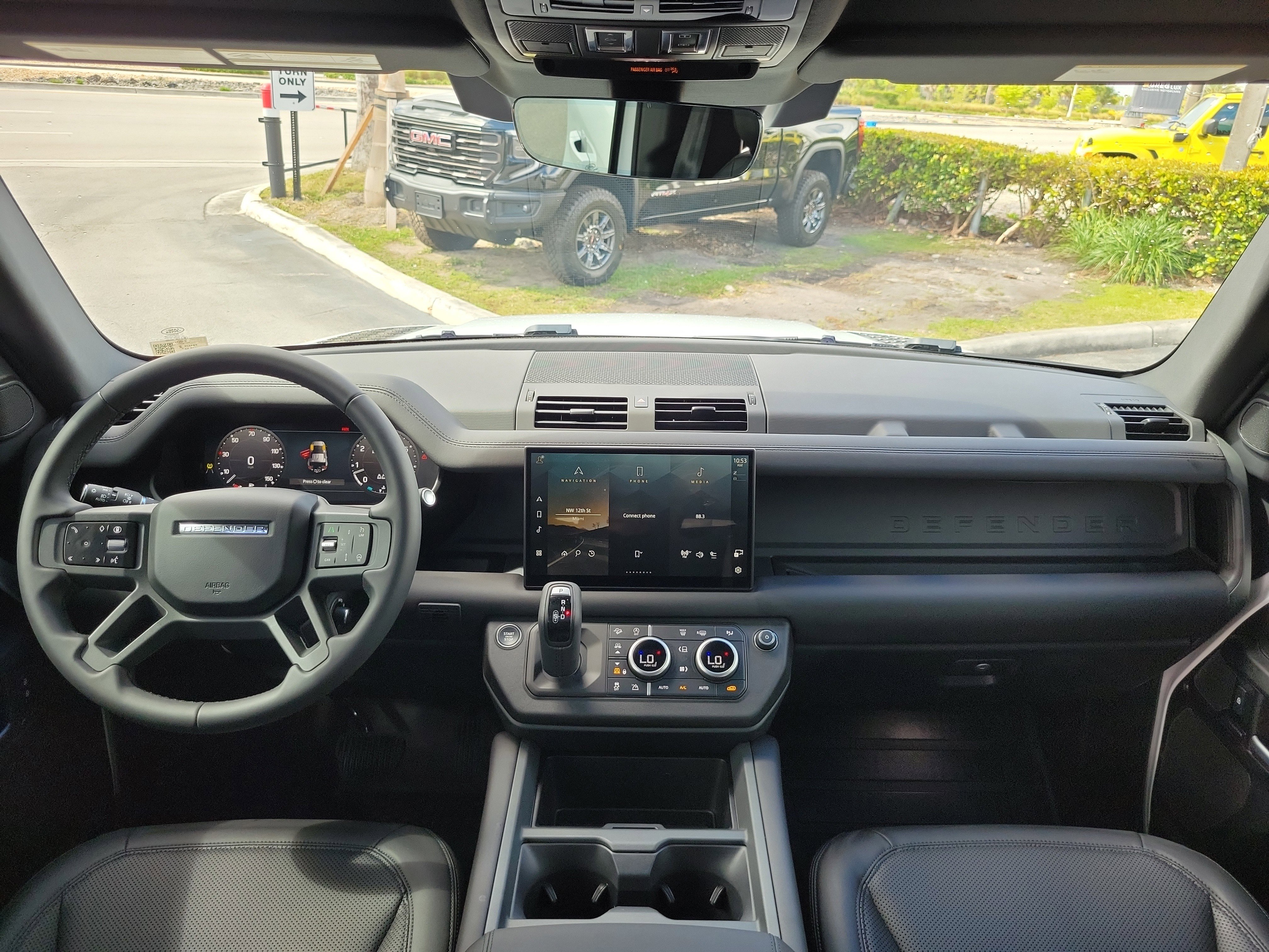 Used 2025 Land Rover Defender 110 S image 19