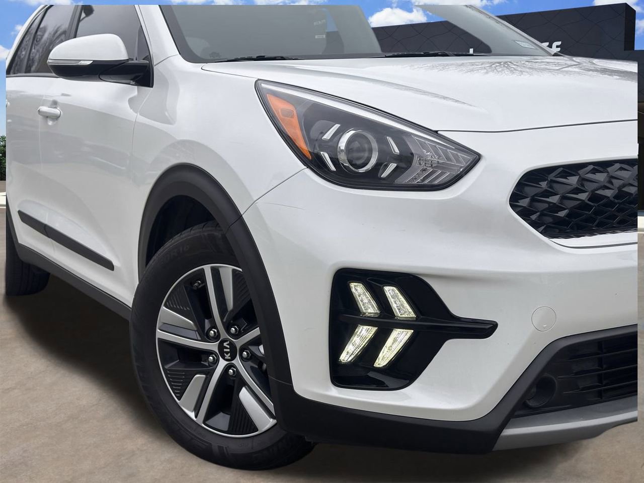 Used 2021 Kia Niro EX Premium image 2