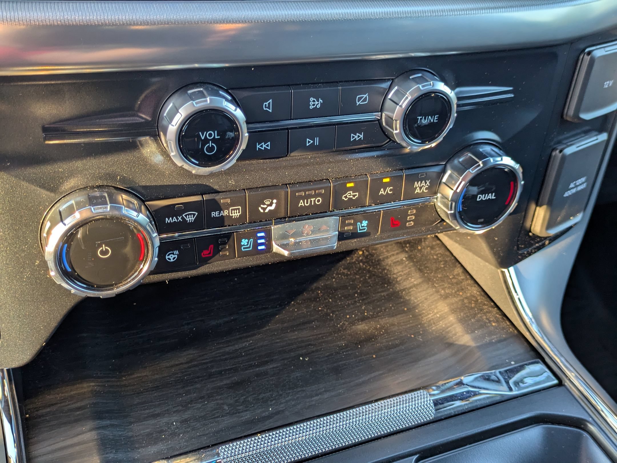 Certified 2024 Ford F150 Lariat w/ FX4 Off-Road Package AWD/4WD image 25
