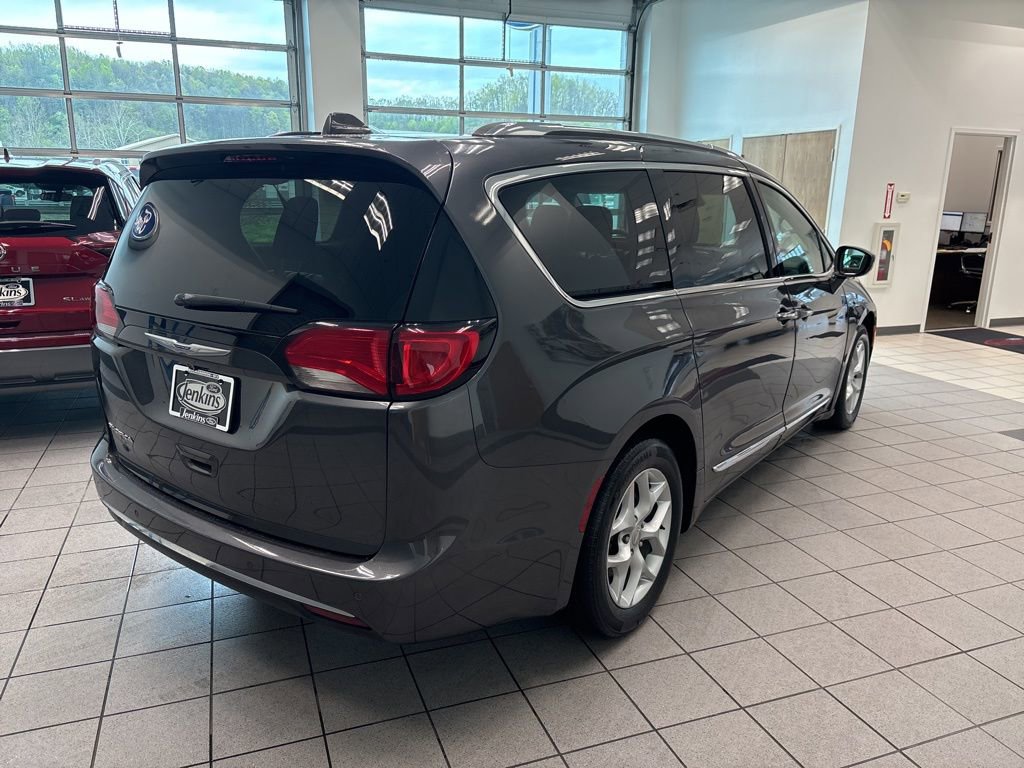 Used 2019 Chrysler Pacifica Touring-L Plus w/ Advanced Safetytec Group FWD image 6