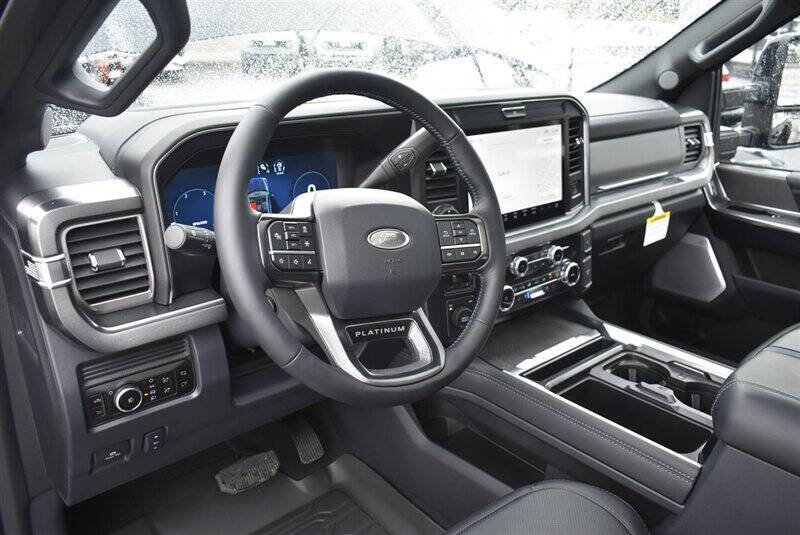 Used 2025 Ford F450 Platinum w/ Camper Package image 16