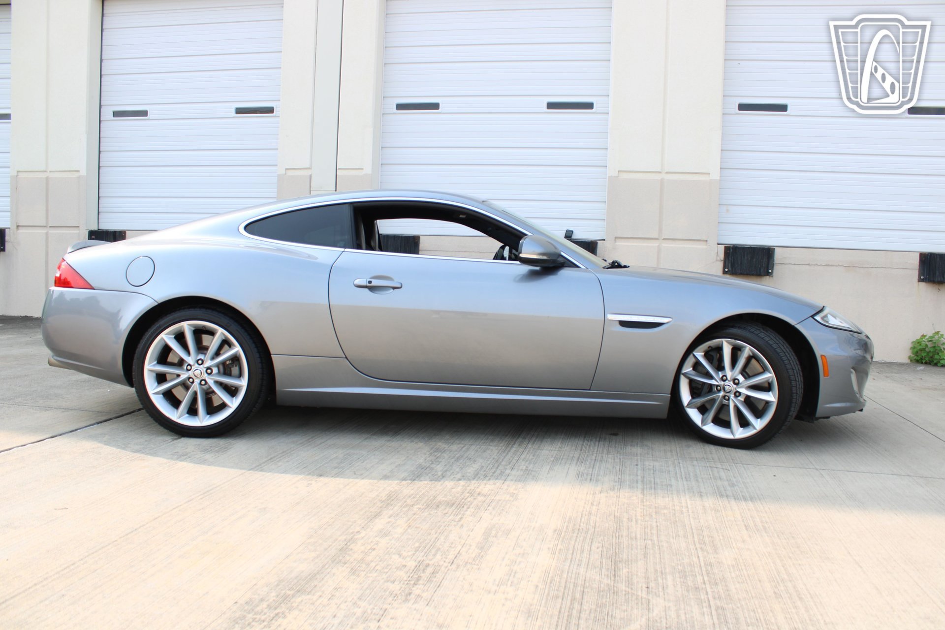 Used 2012 Jaguar XKR R RWD image 4