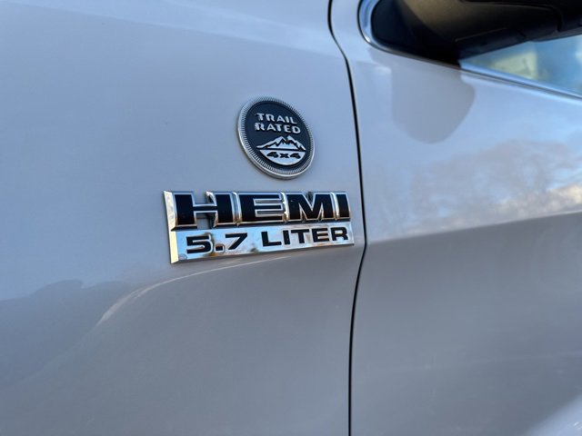 Used 2018 Jeep Grand Cherokee Overland w/ Jeep Active Safety Group image 30