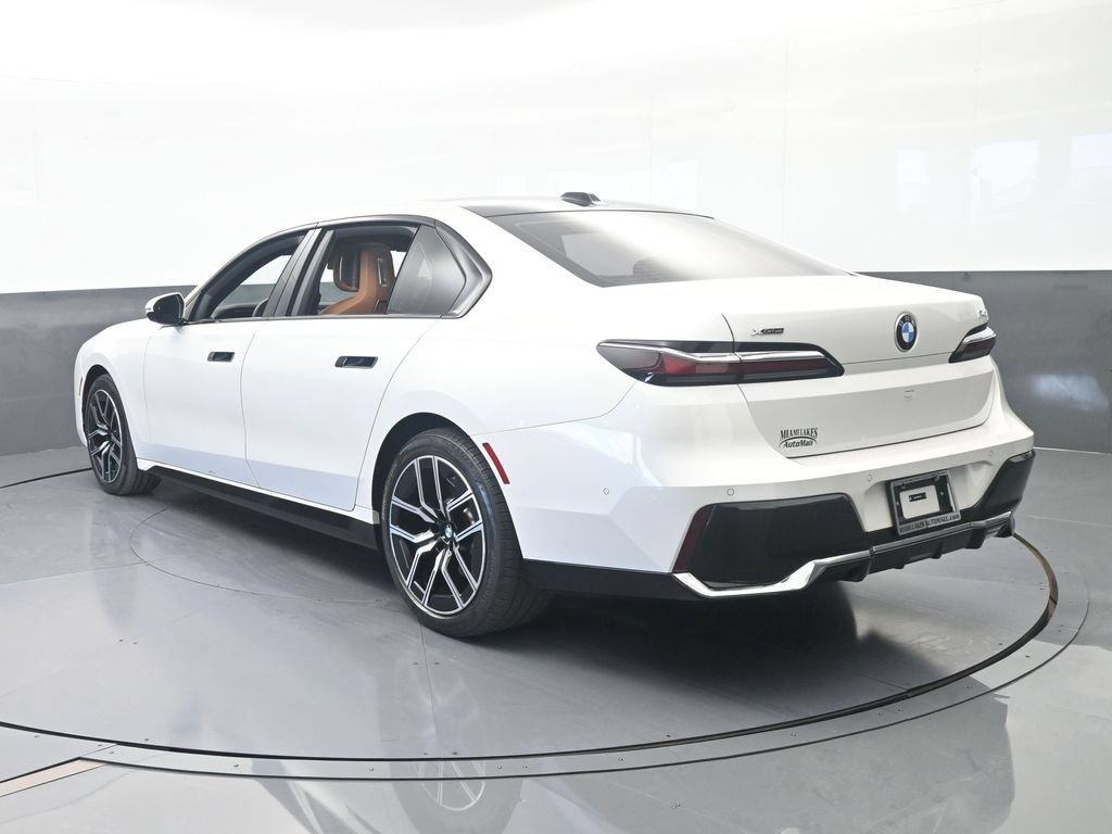 Used 2025 BMW 740i xDrive AWD/4WD image 4