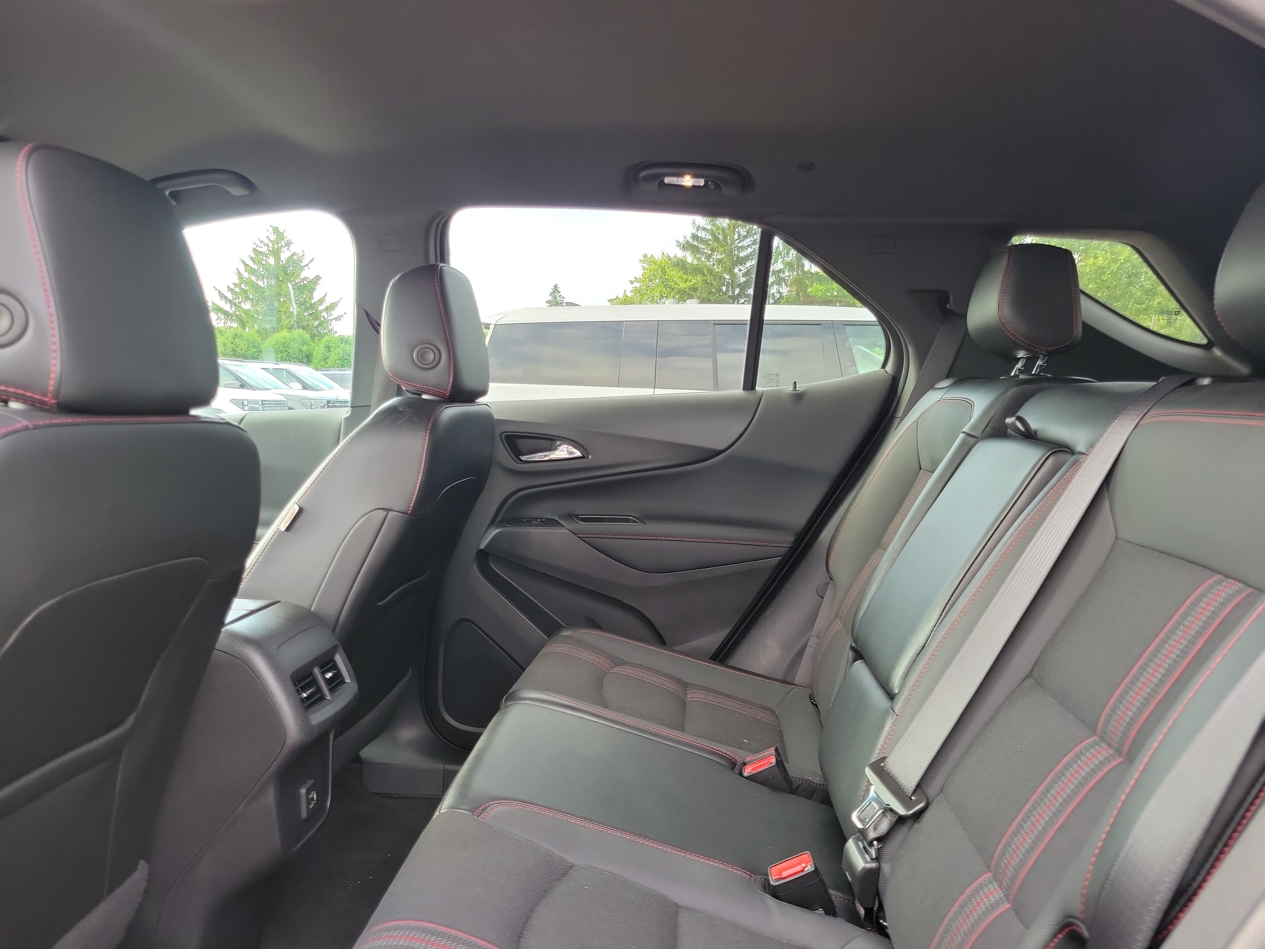 Used 2024 Chevrolet Equinox RS FWD image 11