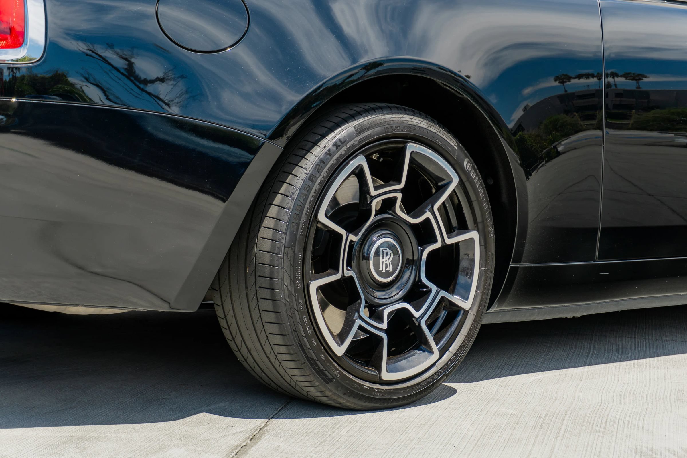 Used 2018 Rolls-Royce Dawn RWD image 42