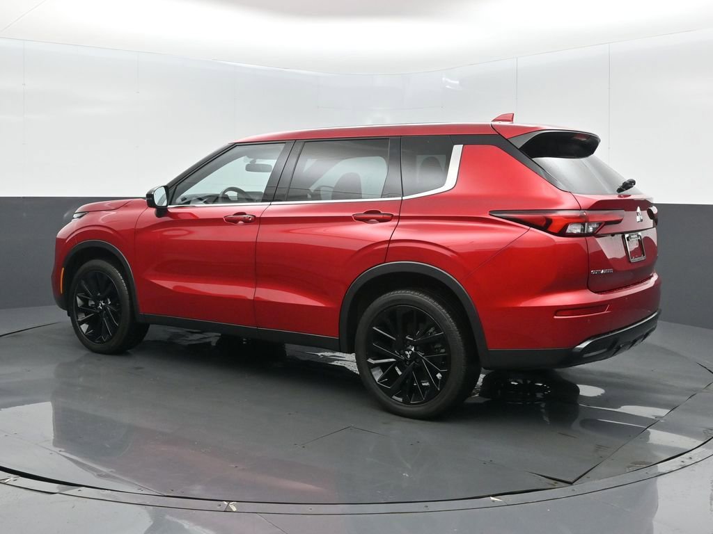 Used 2023 Mitsubishi Outlander SE image 16