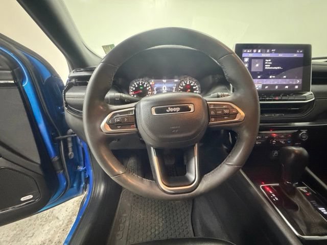 Used 2023 Jeep Compass Latitude w/ Sun and Sound Group AWD/4WD image 17