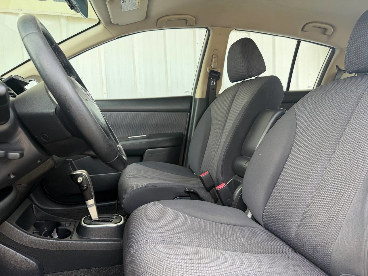 Used 2009 Nissan Versa Hatchback w/ Convenience Pkg FWD image 12