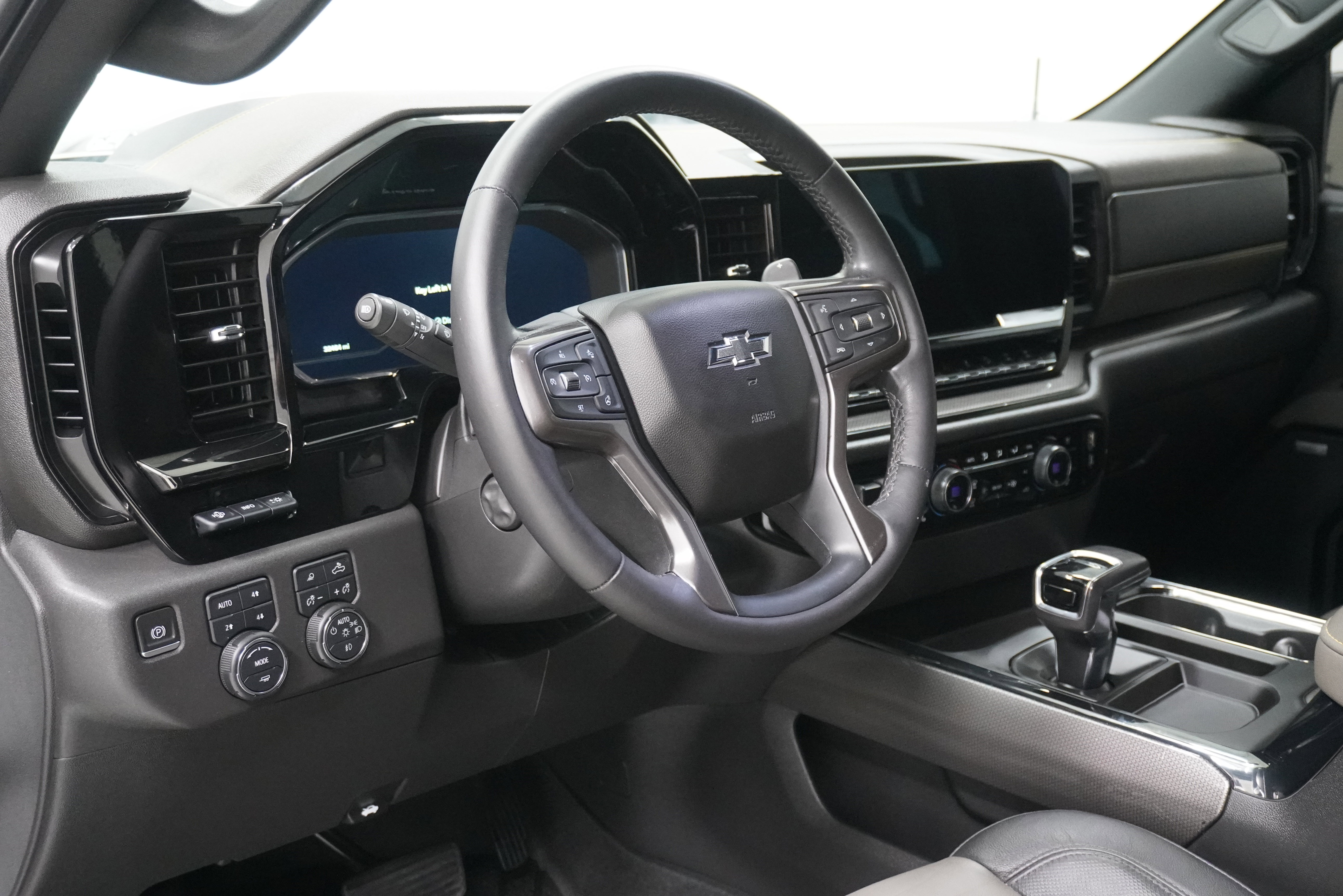 Used 2022 Chevrolet Silverado 1500 ZR2 w/ Technology Package AWD/4WD image 9