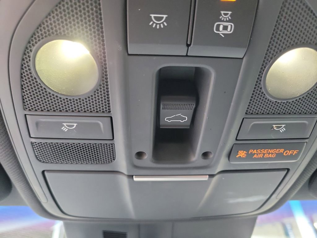 Used 2023 Genesis G70 2.0T w/ Sport Prestige Package image 32