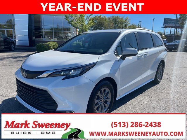 Used 2024 Toyota Sienna XLE image 2