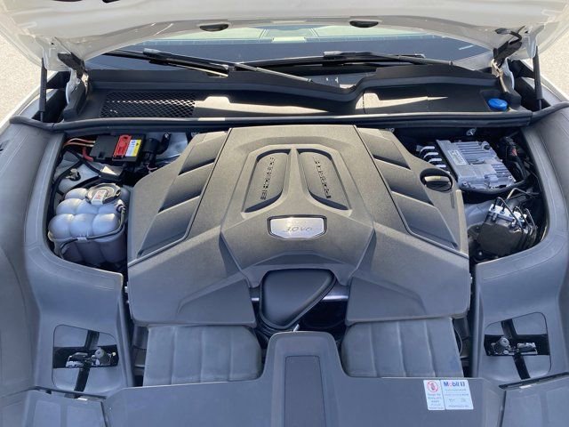 Used 2021 Porsche Cayenne Coupe w/ Premium Package image 24