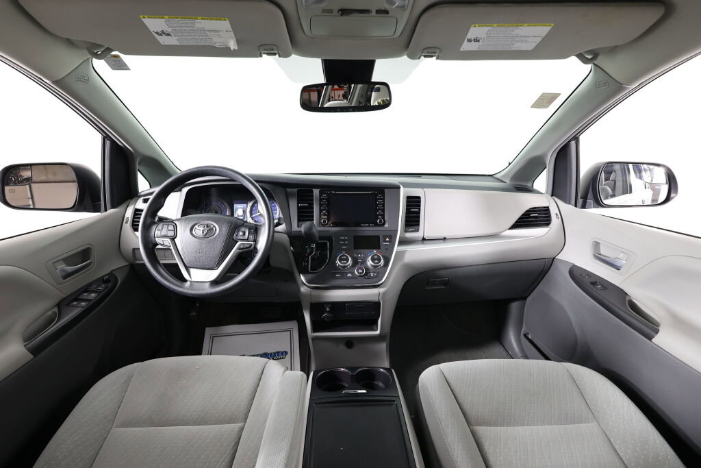 Used 2018 Toyota Sienna LE FWD image 25