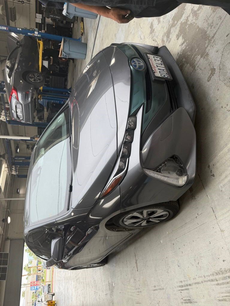 Used 2017 Toyota Prius Prime Premium image 4