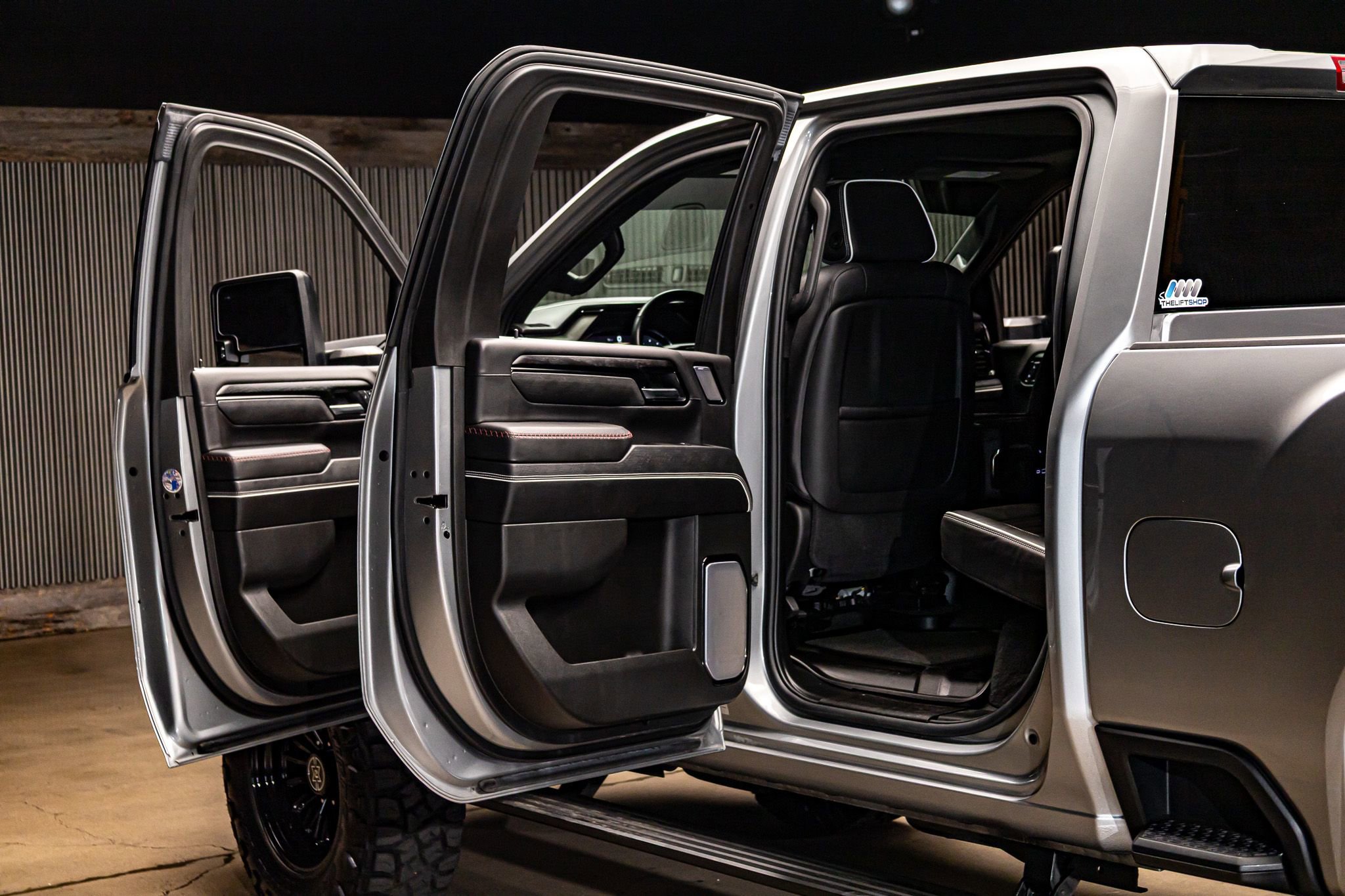 Used 2025 GMC Sierra 2500 AT4X image 29