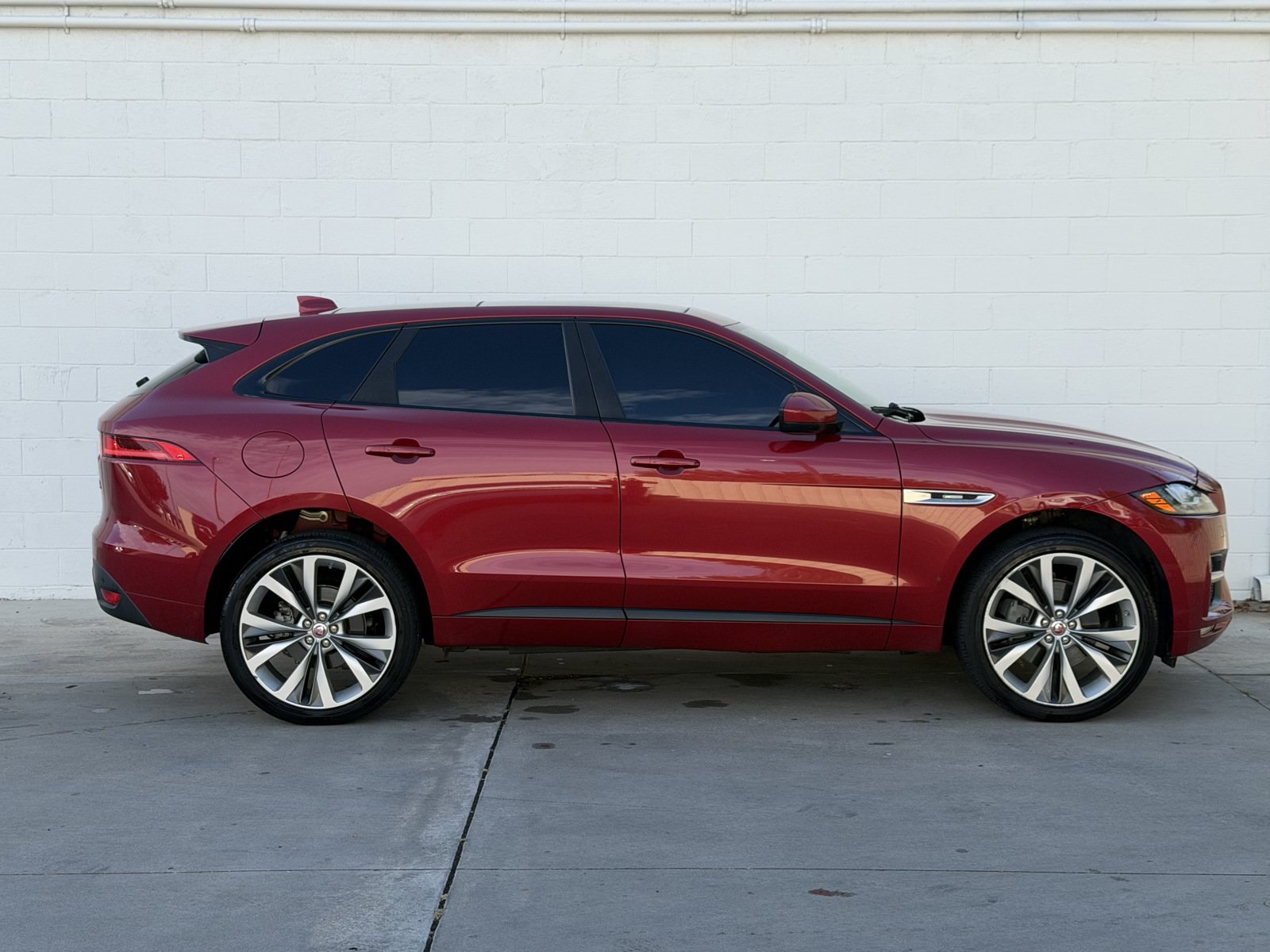 Used 2017 Jaguar F-PACE R-Sport AWD/4WD image 4